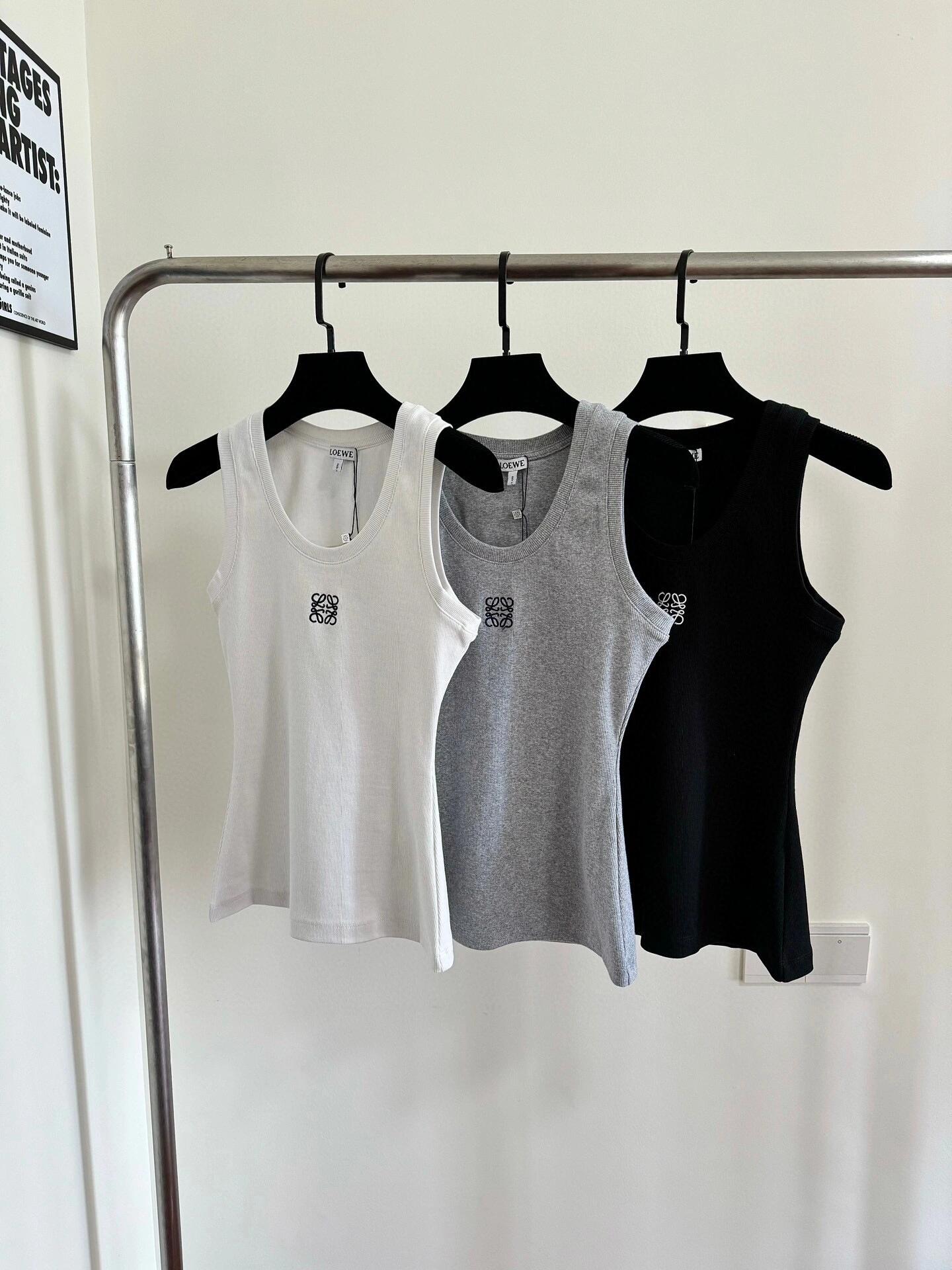 Gestricktes Camisole mit Stickerei auf der Brust