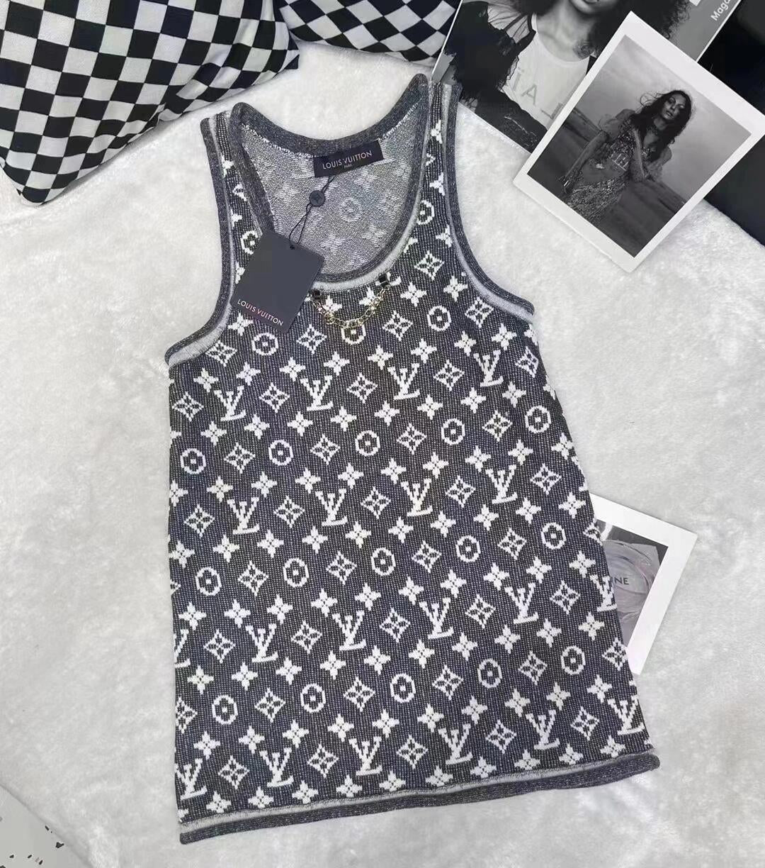 Pulloverweste mit Buchstaben