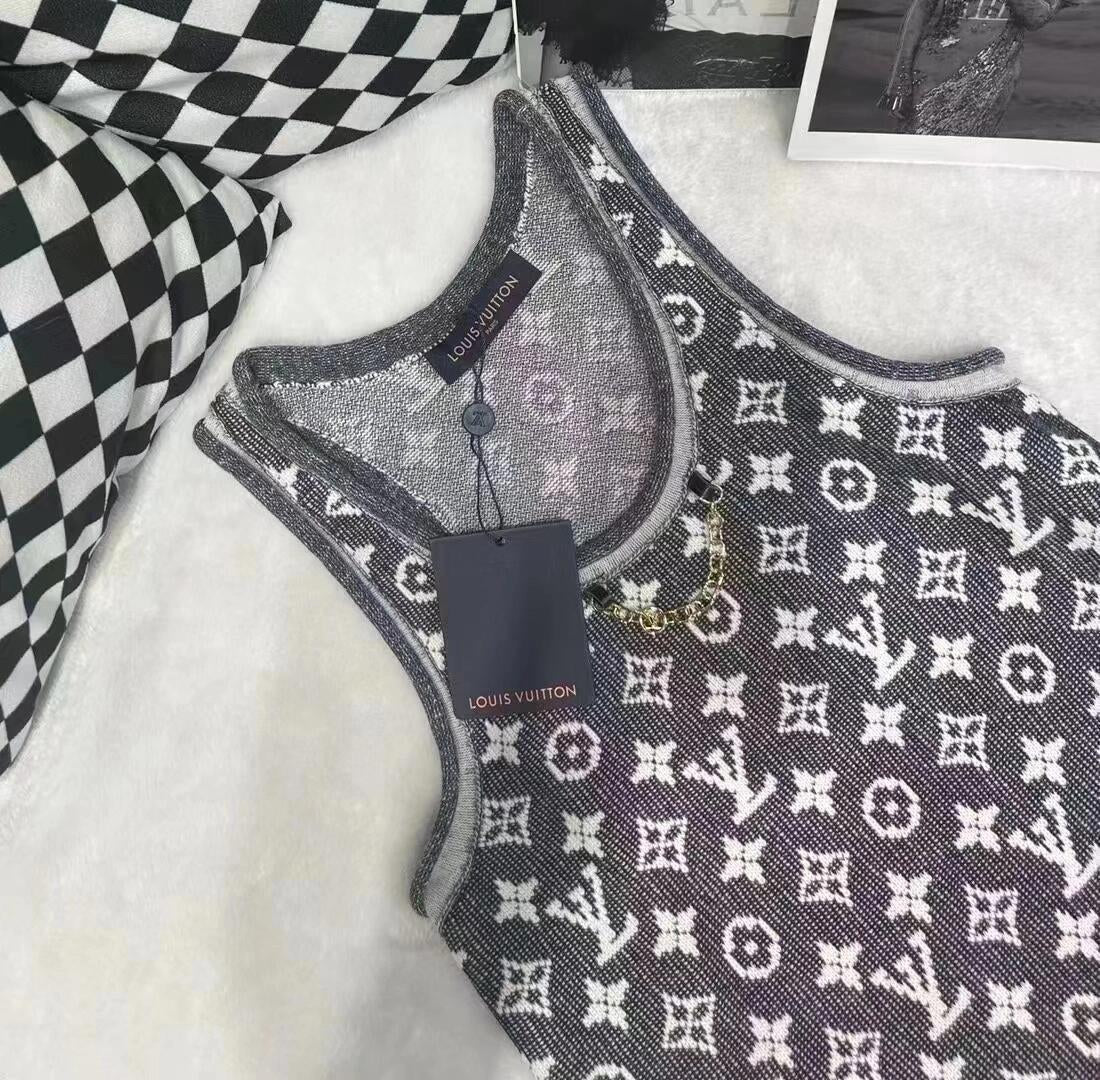 Pulloverweste mit Buchstaben