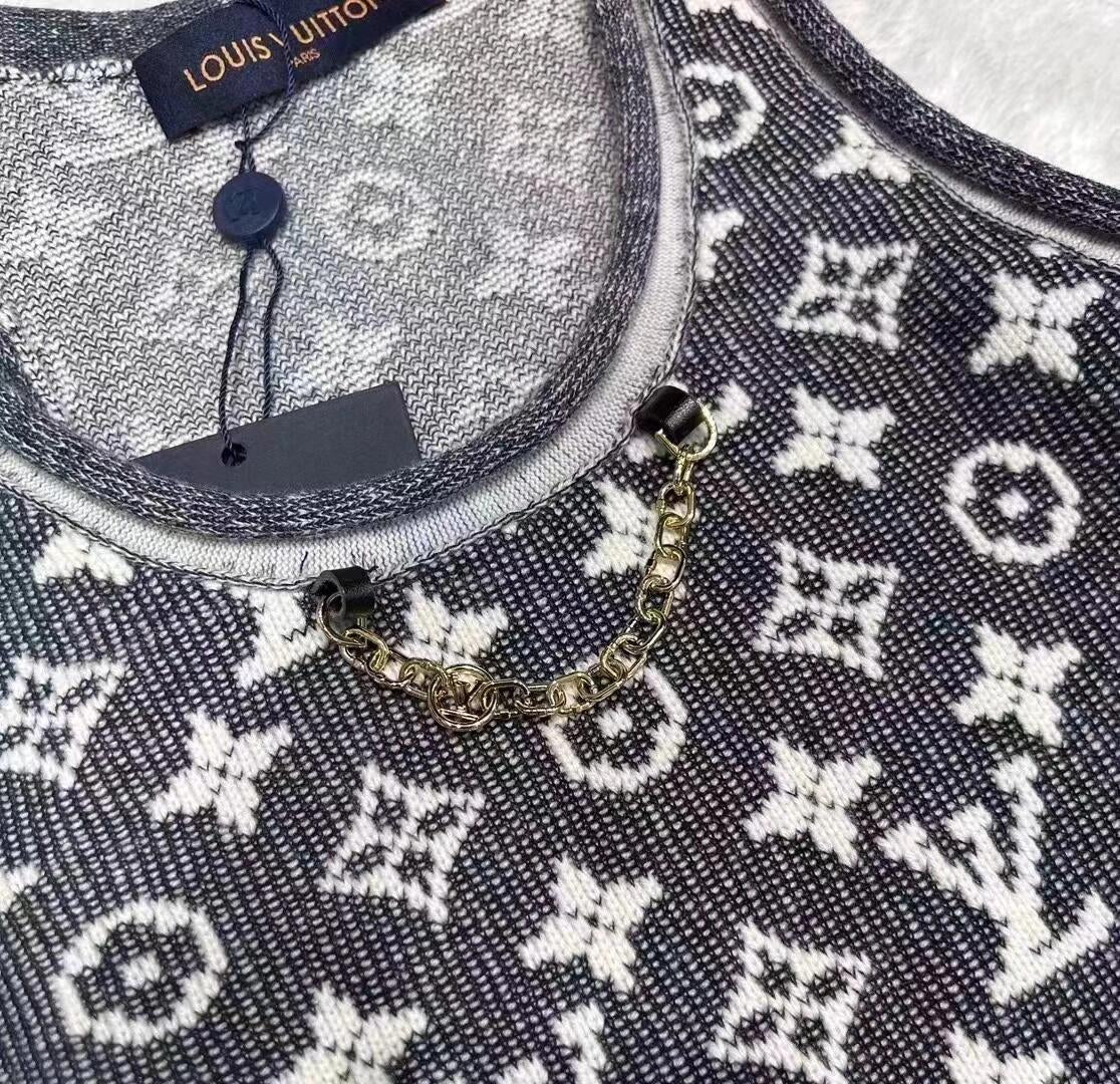 Pulloverweste mit Buchstaben