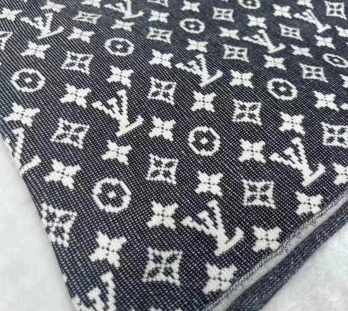 Pulloverweste mit Buchstaben