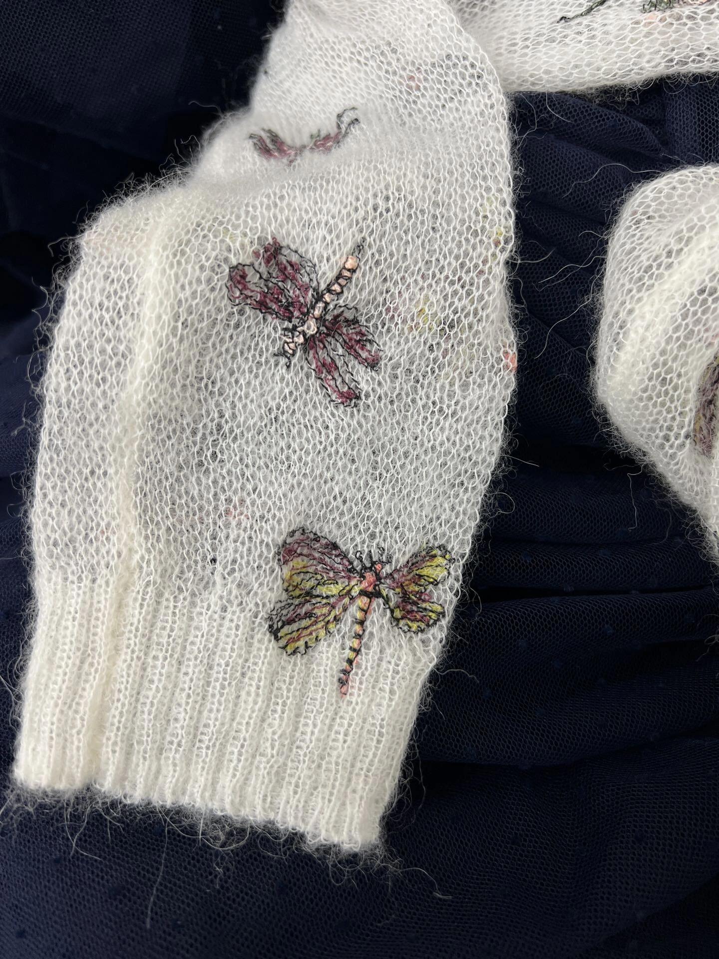 Haut brodé libellule