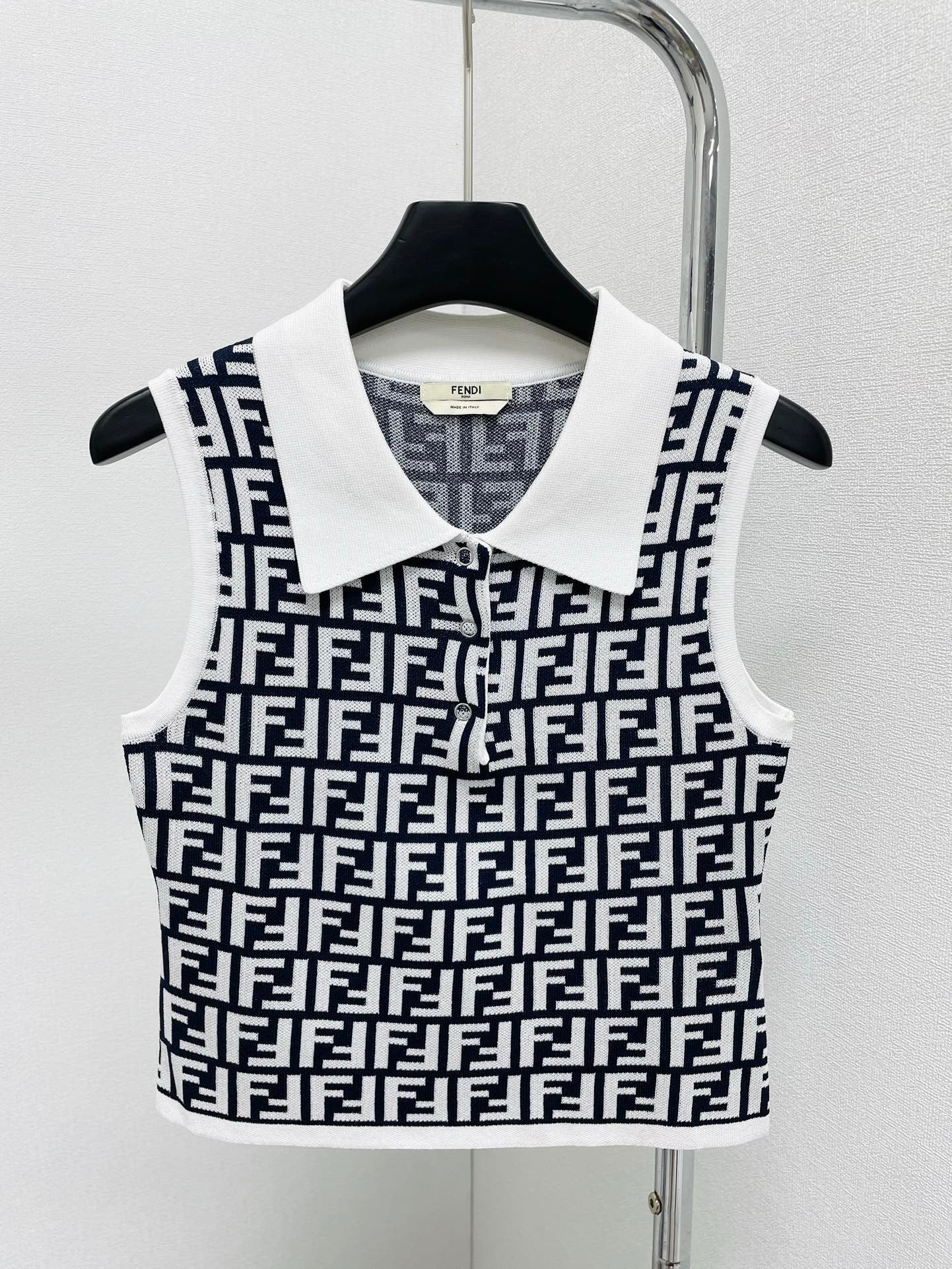 Weste mit Polokragen