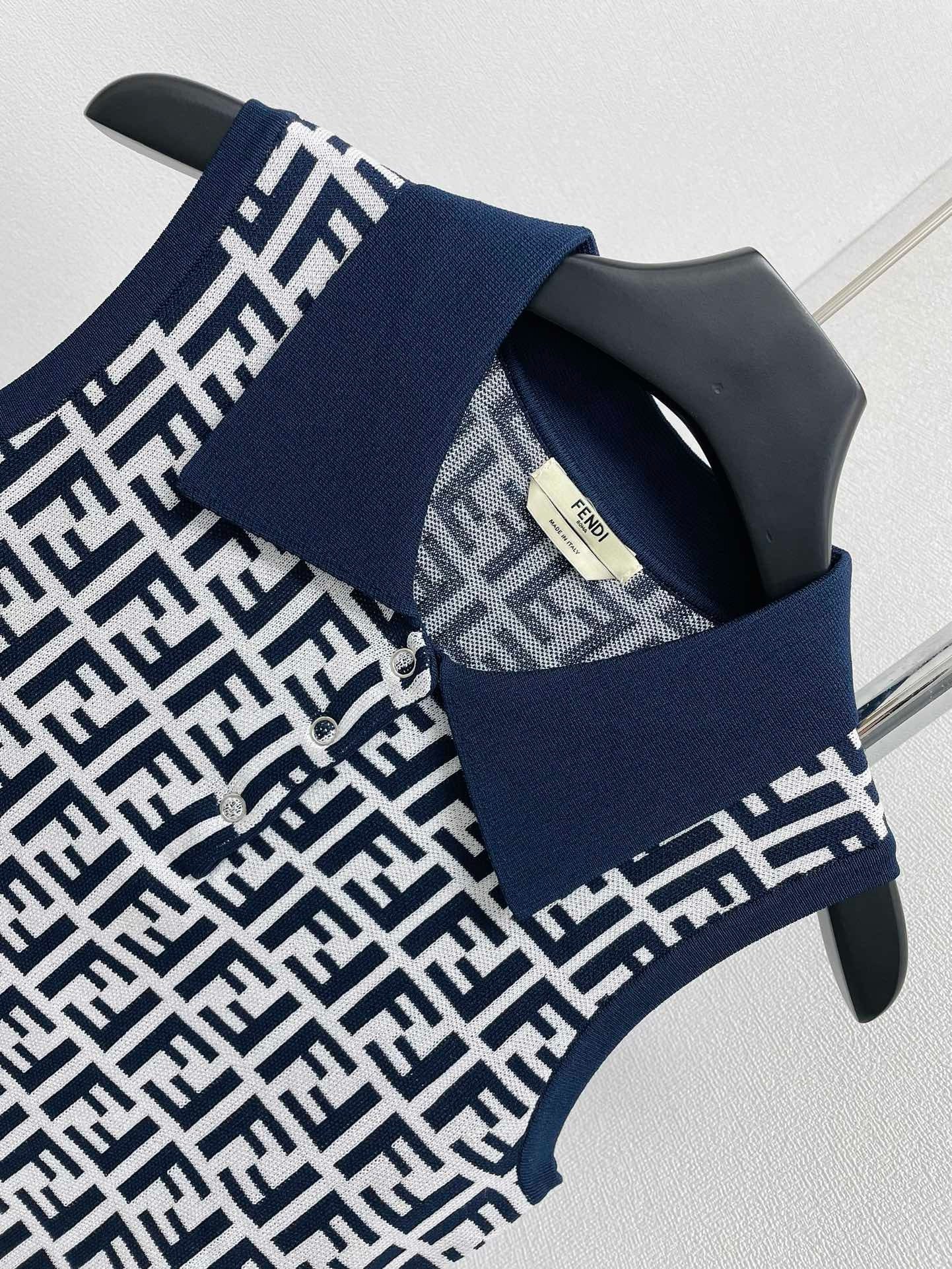 Weste mit Polokragen