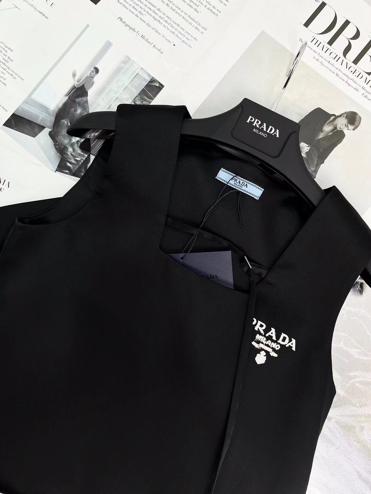 Schlichtes und elegantes, schmales Westenkleid mit Rundhalsausschnitt