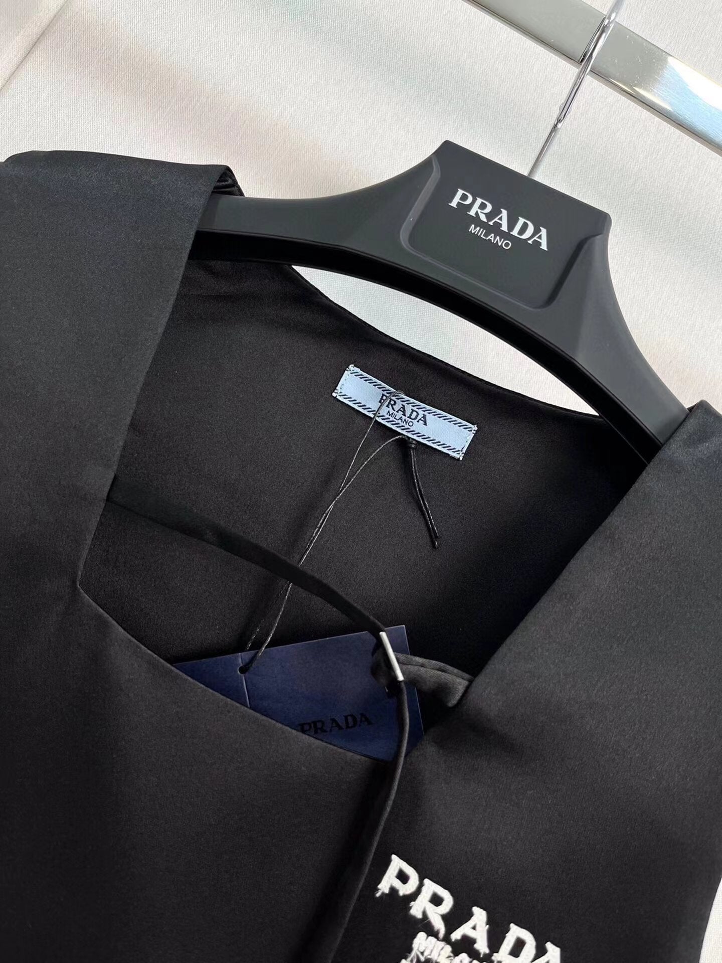 Schlichtes und elegantes, schmales Westenkleid mit Rundhalsausschnitt