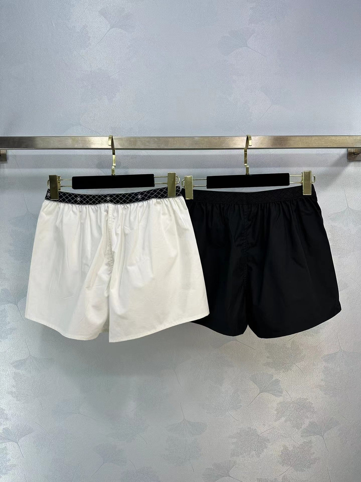 Double  webbing elastic waist shorts