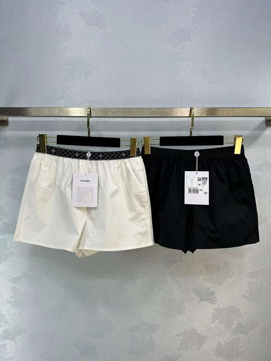 Shorts mit elastischer Taille und Doppel-C-Gurtband