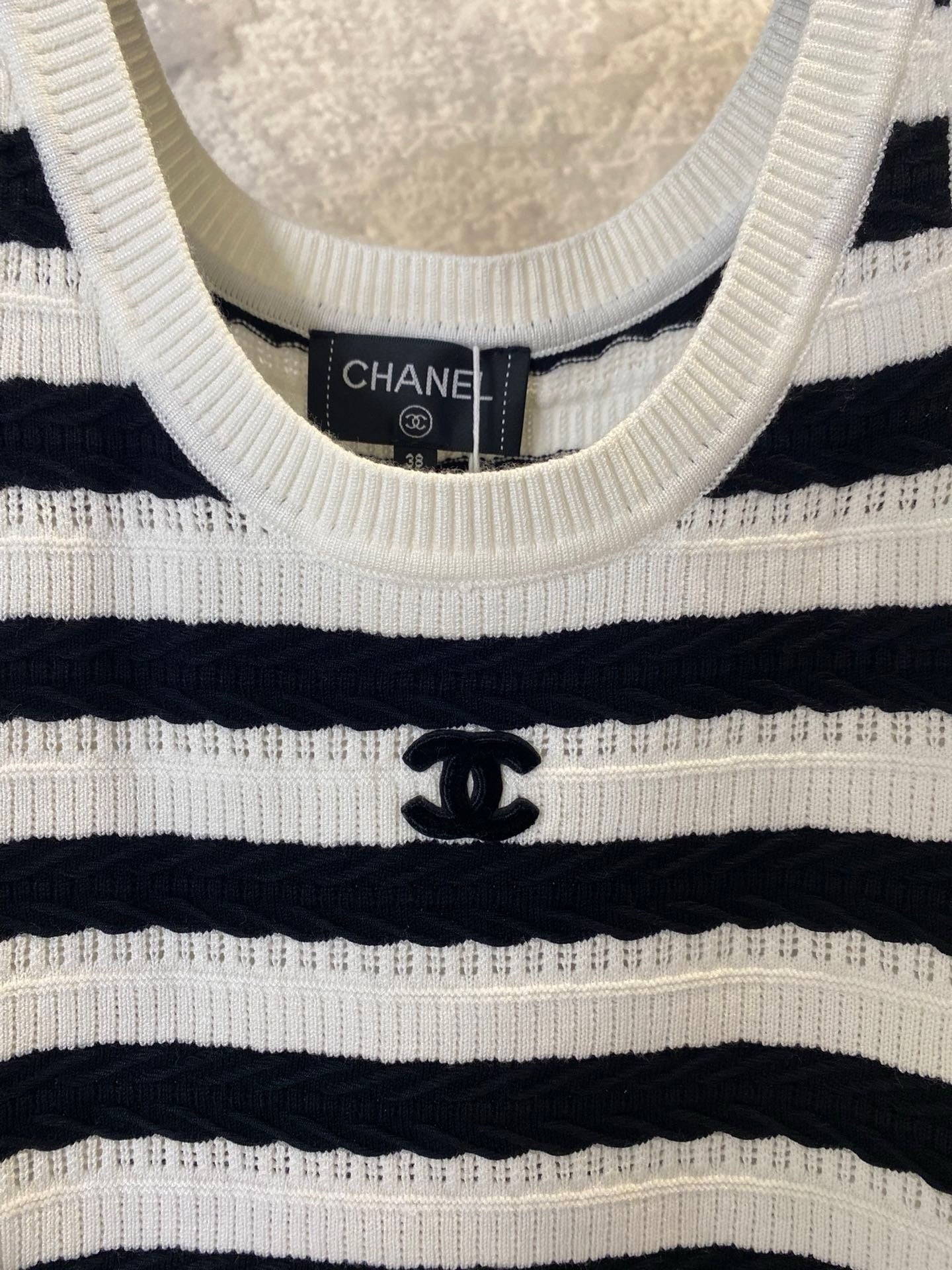 Gilet simple à la mode pour l'été