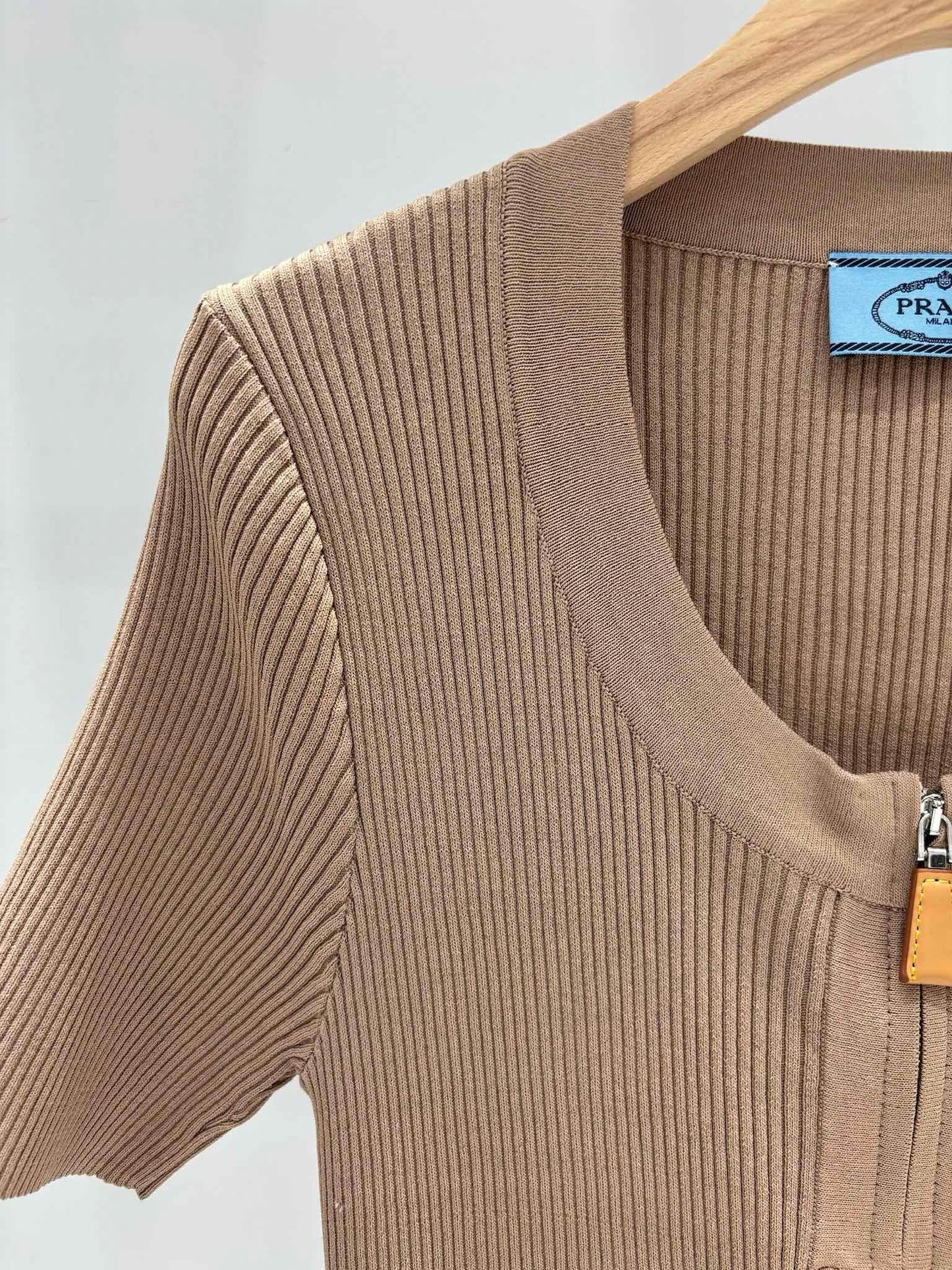 Manches courtes en tricot zippé