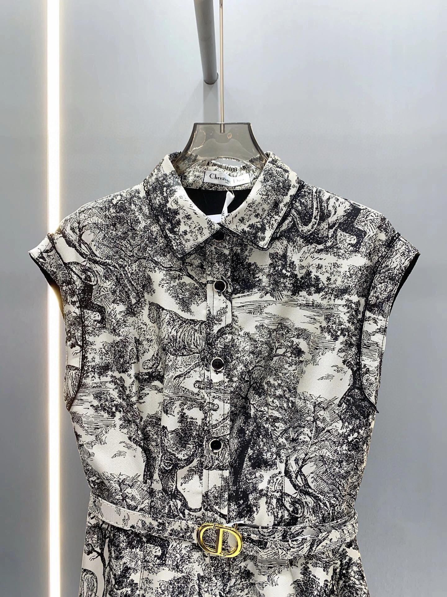 Kleid mit bedrucktem Muster