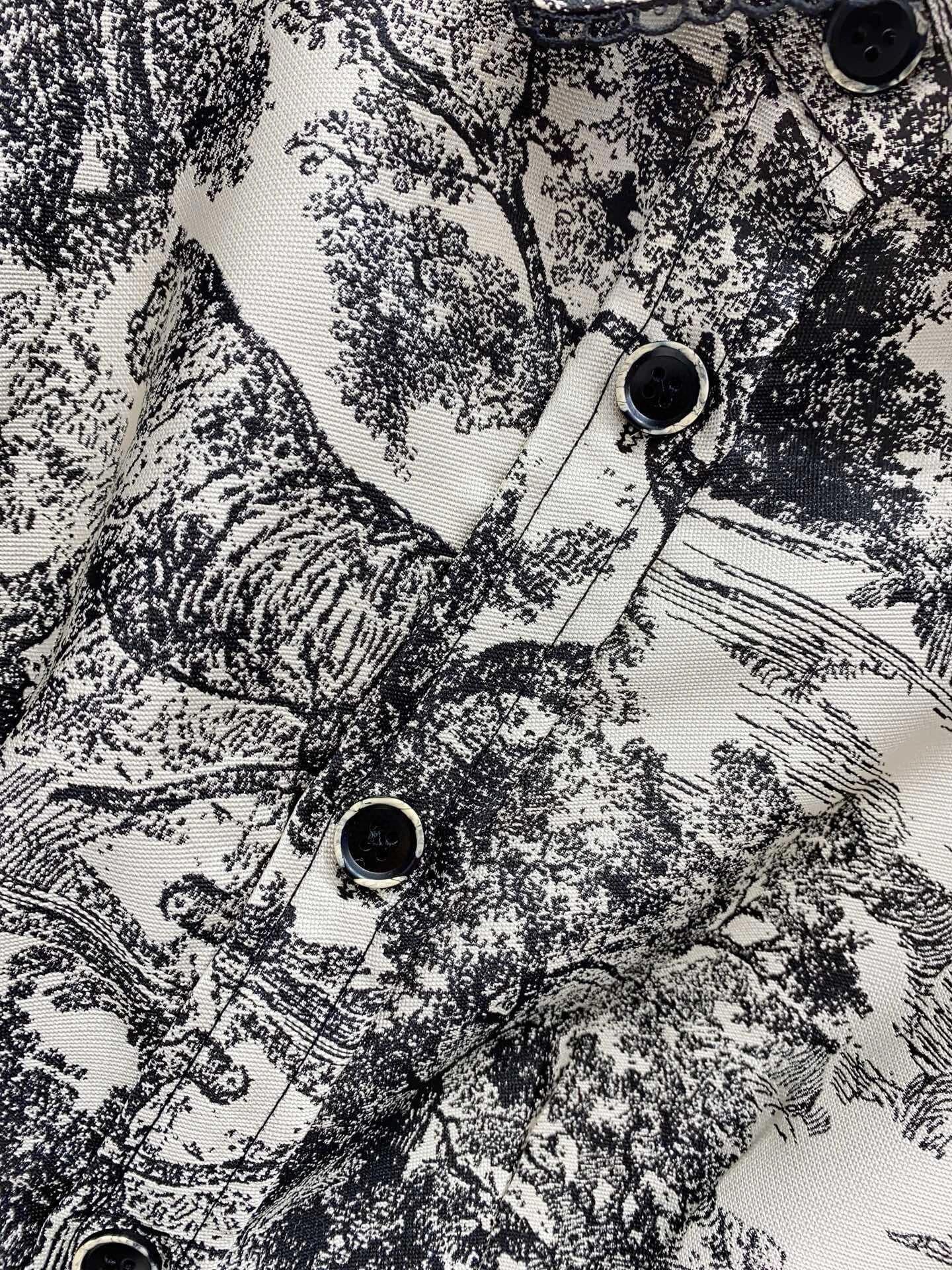 Kleid mit bedrucktem Muster