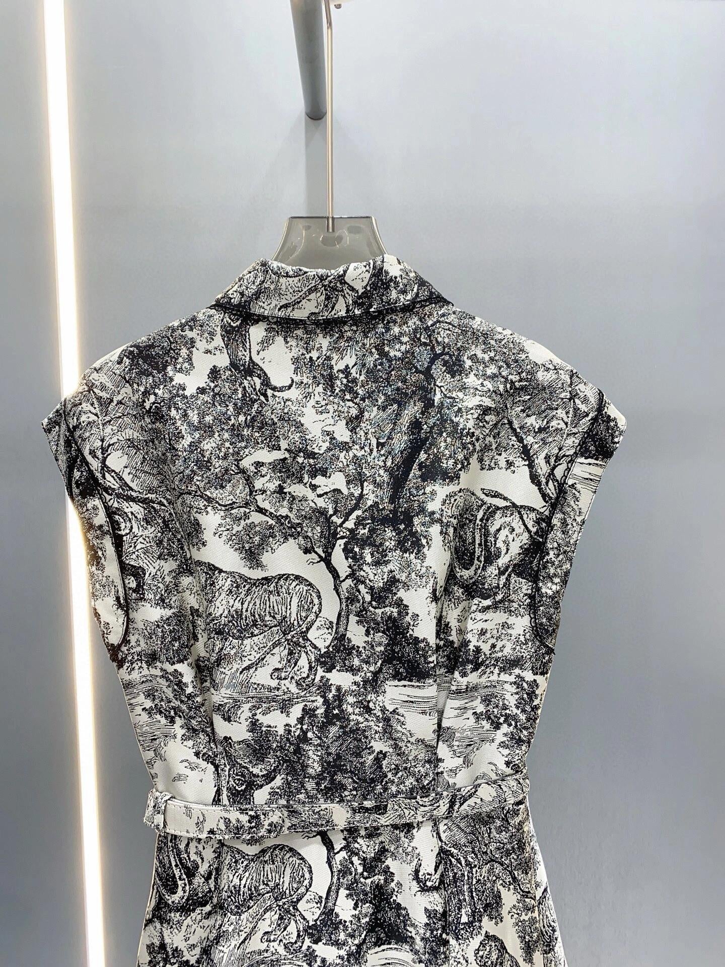 Kleid mit bedrucktem Muster