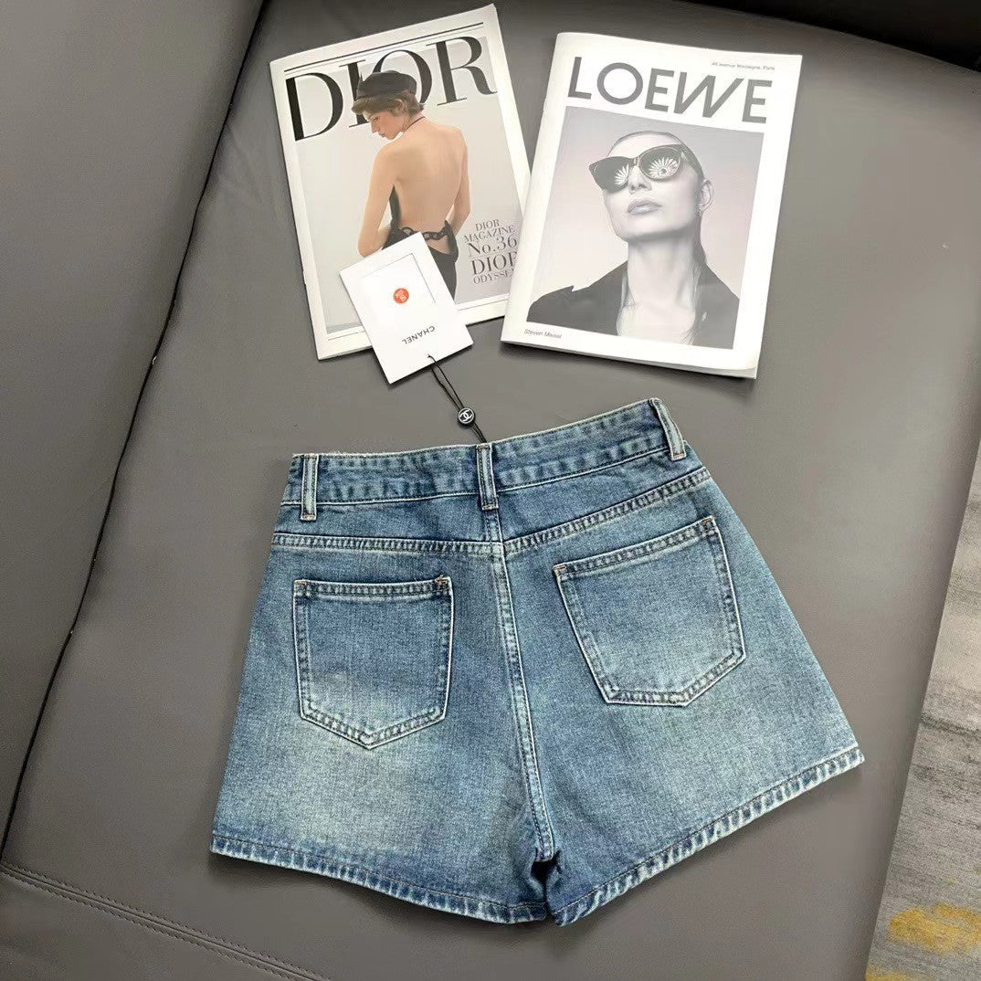 Neue Jeansshorts mit Logo