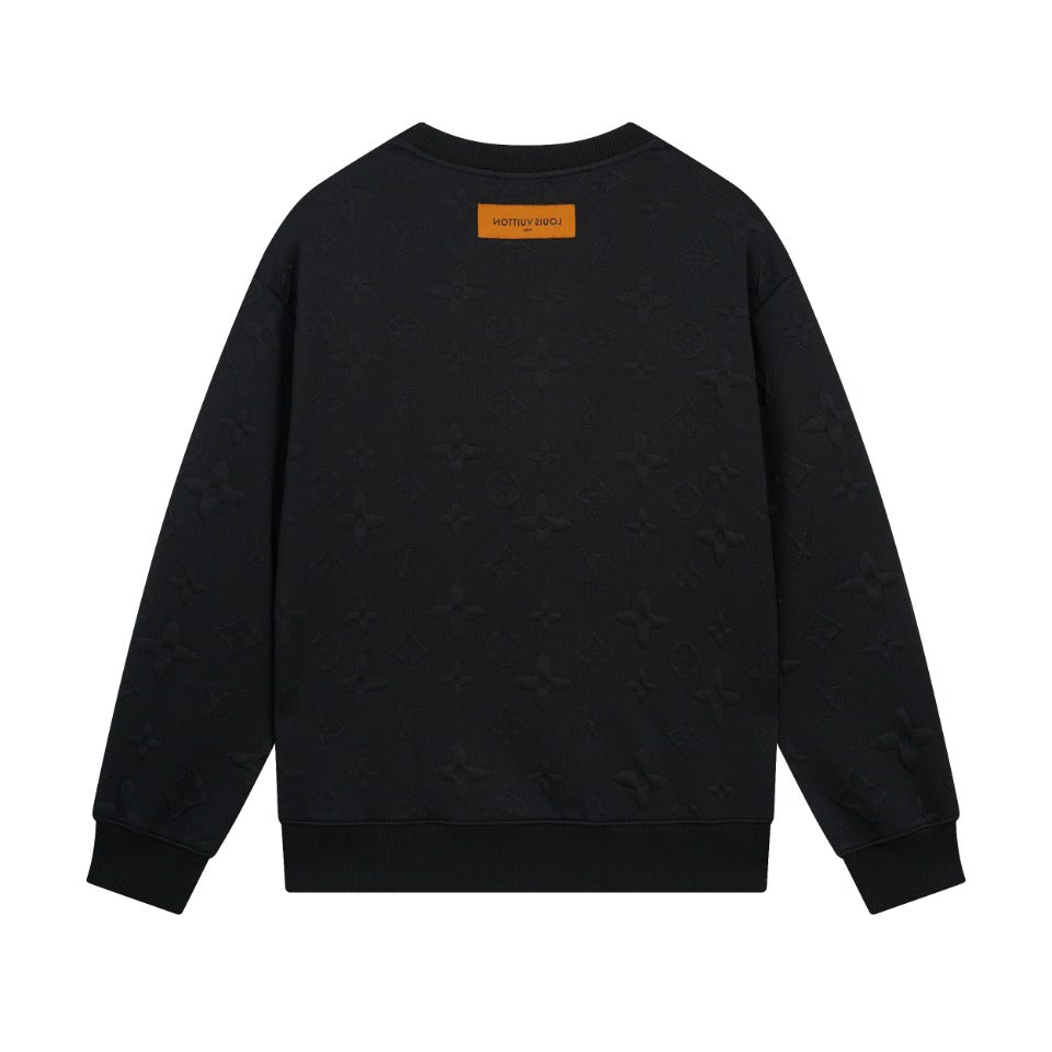 Le maître a personnellement conçu une nouvelle marque de mode avec un sweat-shirt à col rond avec logo monogramme en relief