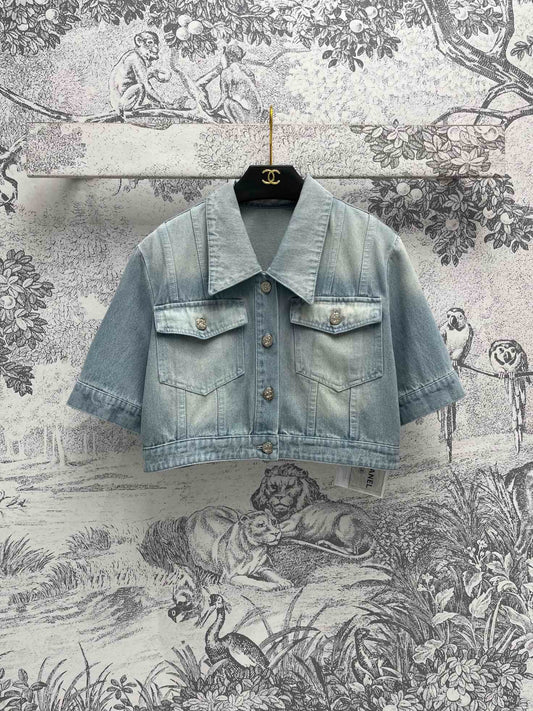 Kurze Jeansjacke mit kurzen Ärmeln