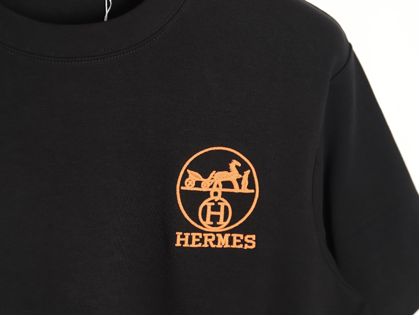 Orangefarbenes Kurzarm-T-Shirt mit Kreisstickerei 