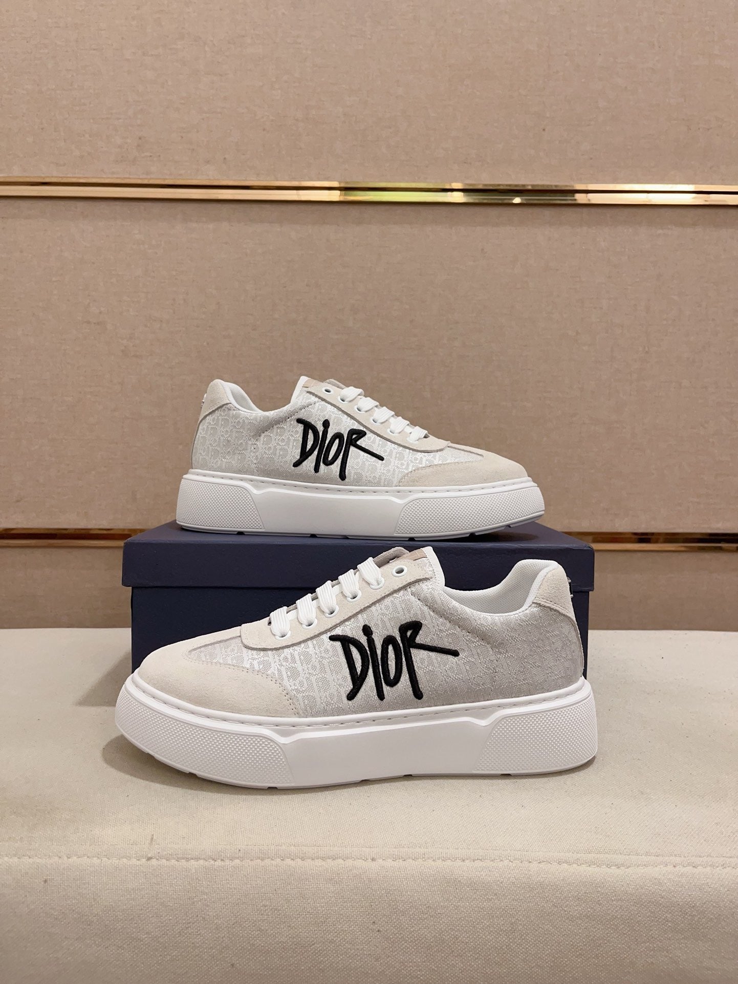 lässige Herrenschuhe im Sportstil