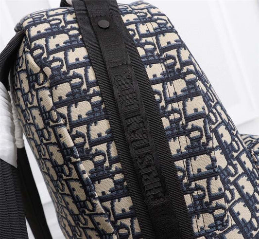 Modischer Rucksack mit Logo-Print
