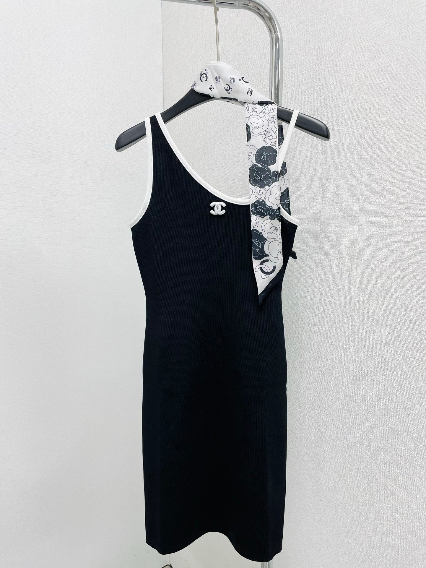 Off-Shoulder-Hosenträgerrock