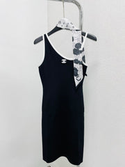 Off-shoulder suspender skirt