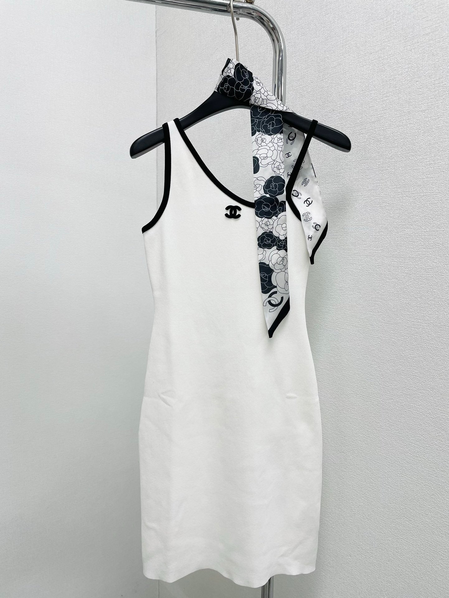 Off-Shoulder-Hosenträgerrock