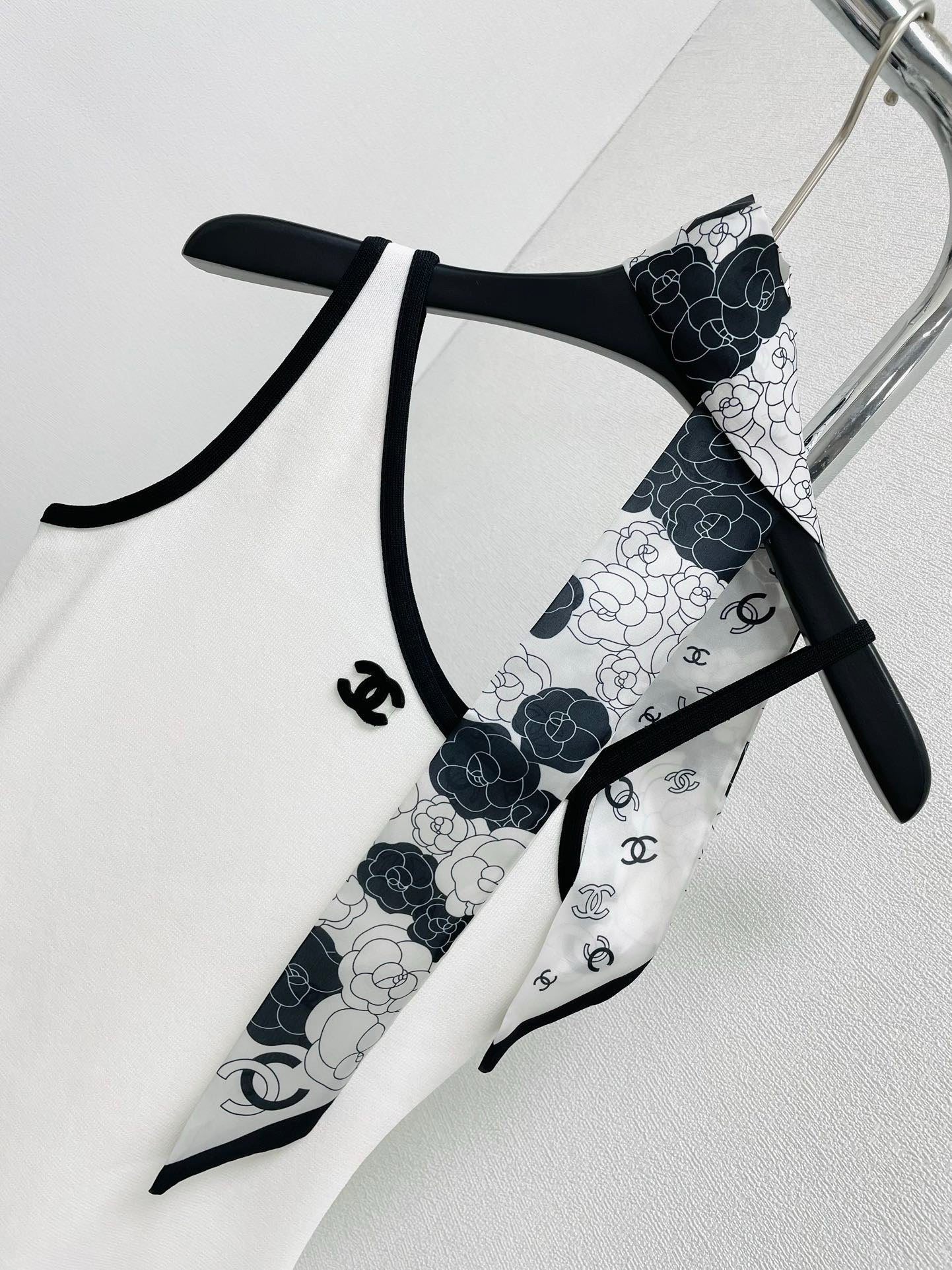 Off-Shoulder-Hosenträgerrock