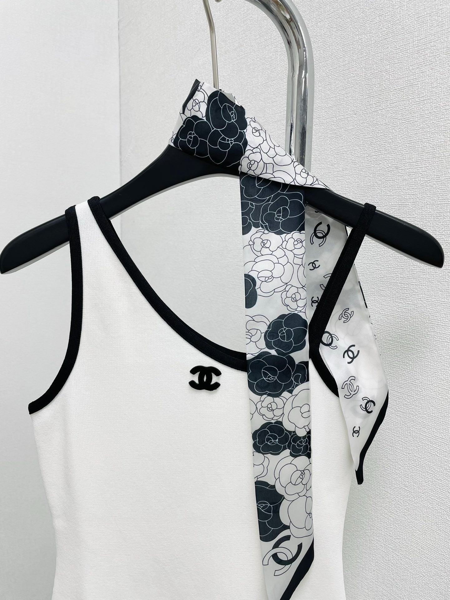 Off-Shoulder-Hosenträgerrock