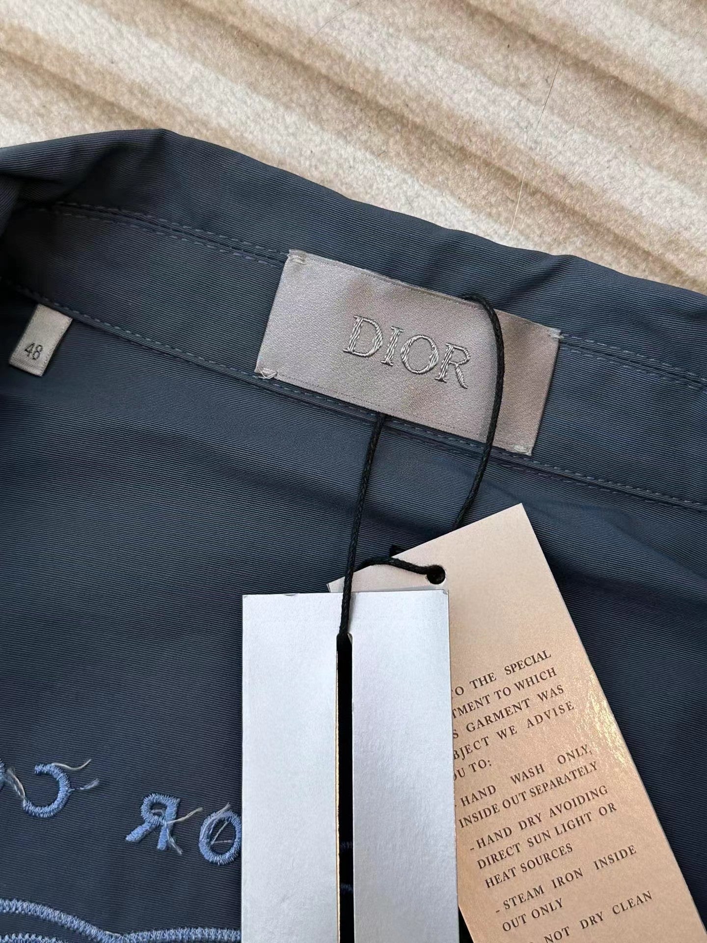 Neue Reißverschlussjacke aus technischem Gewebe