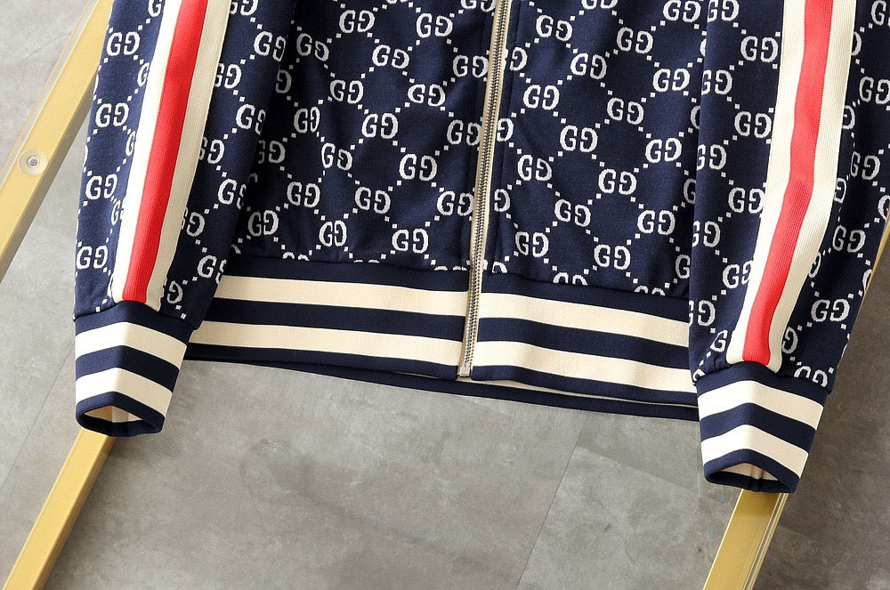 Combinaison de sport à col montant et logo intégral