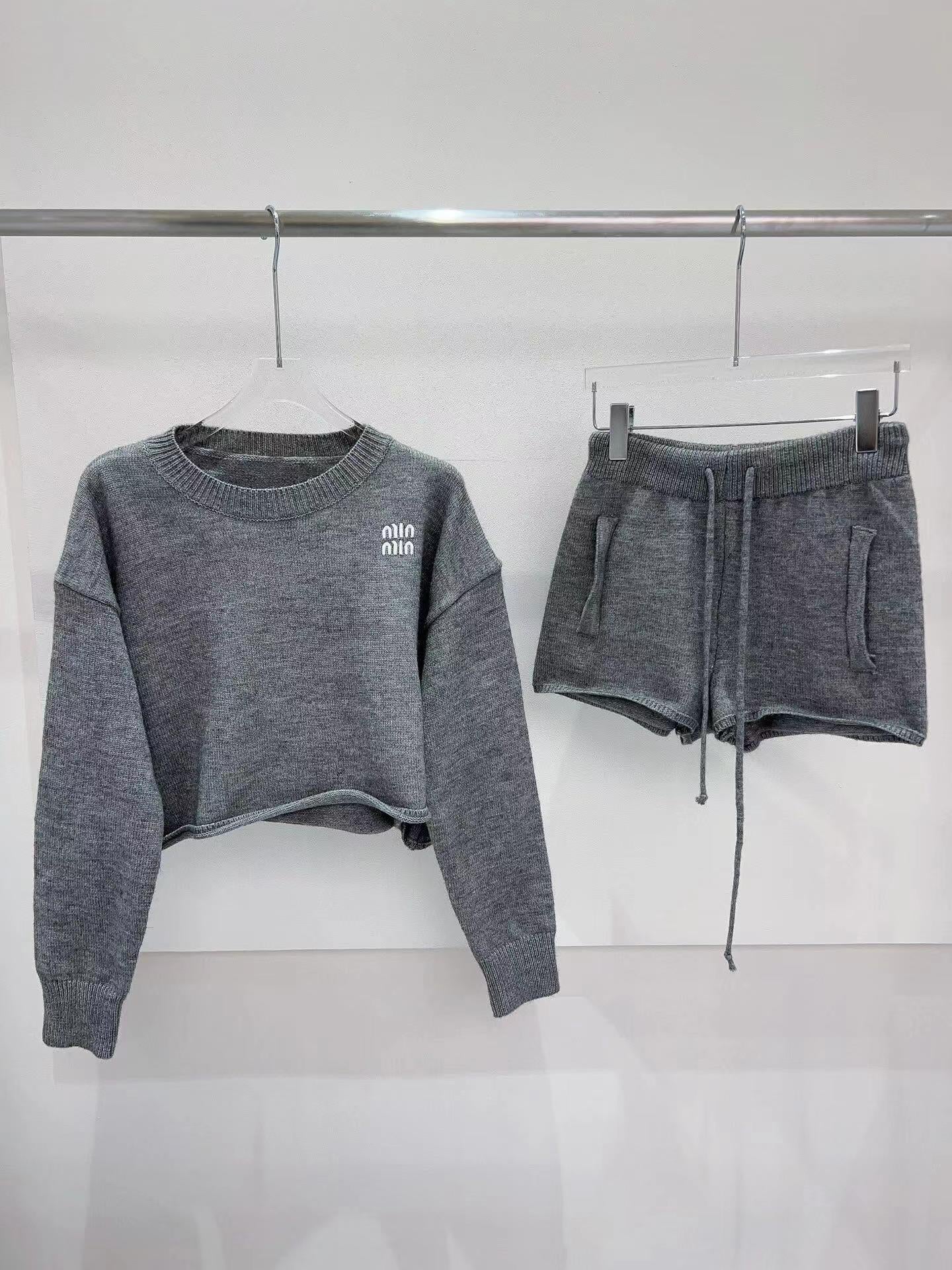 MM new knitted top pullover and knitted shorts set