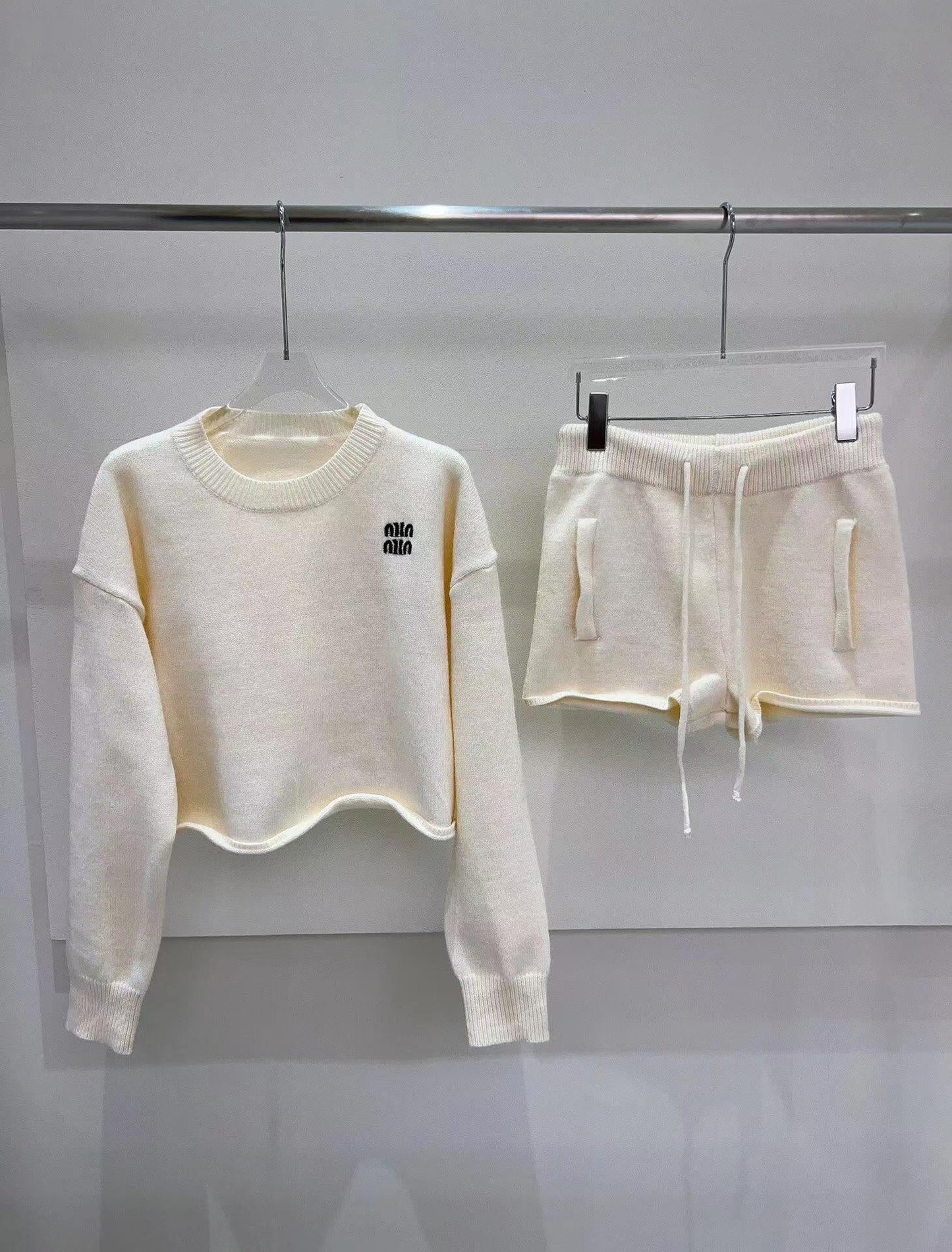 MM new knitted top pullover and knitted shorts set