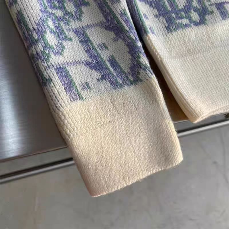 Neuer Stil, neue Farbe, alte Blumenstrickjacke