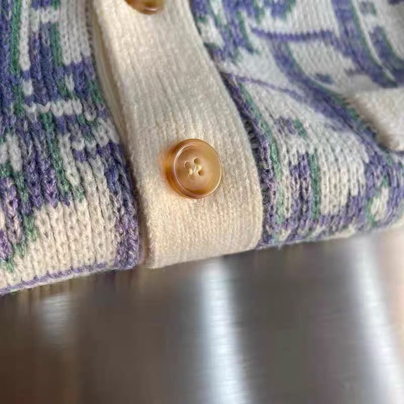 Neuer Stil, neue Farbe, alte Blumenstrickjacke