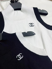 Nouveau gilet tricoté contrastant à col moyen et jupe courte