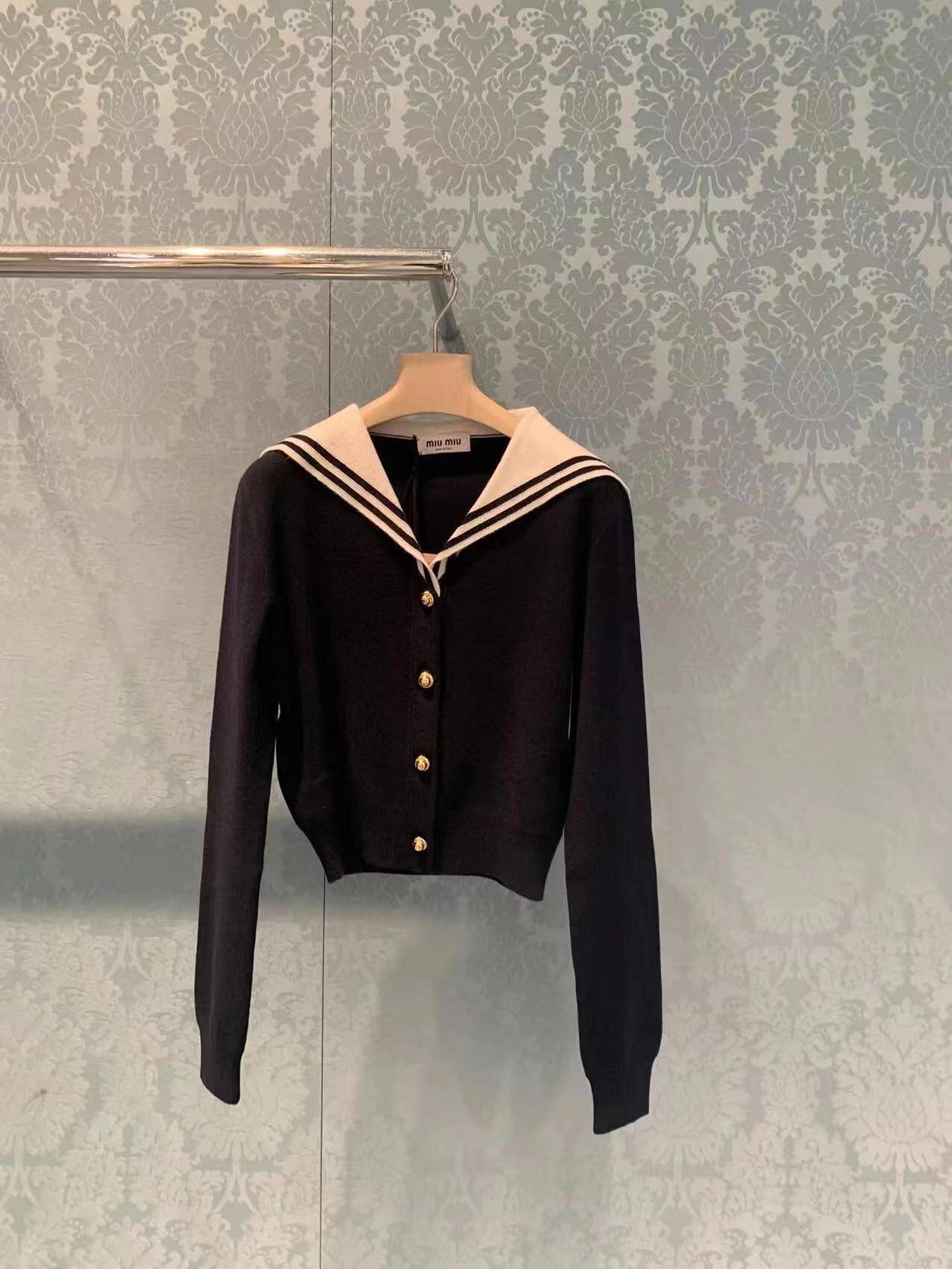 M Einreihiger, lässiger Kaschmirpullover mit Farbblockstreifen