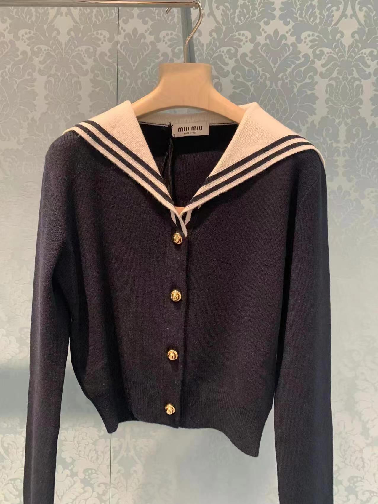 M Einreihiger, lässiger Kaschmirpullover mit Farbblockstreifen