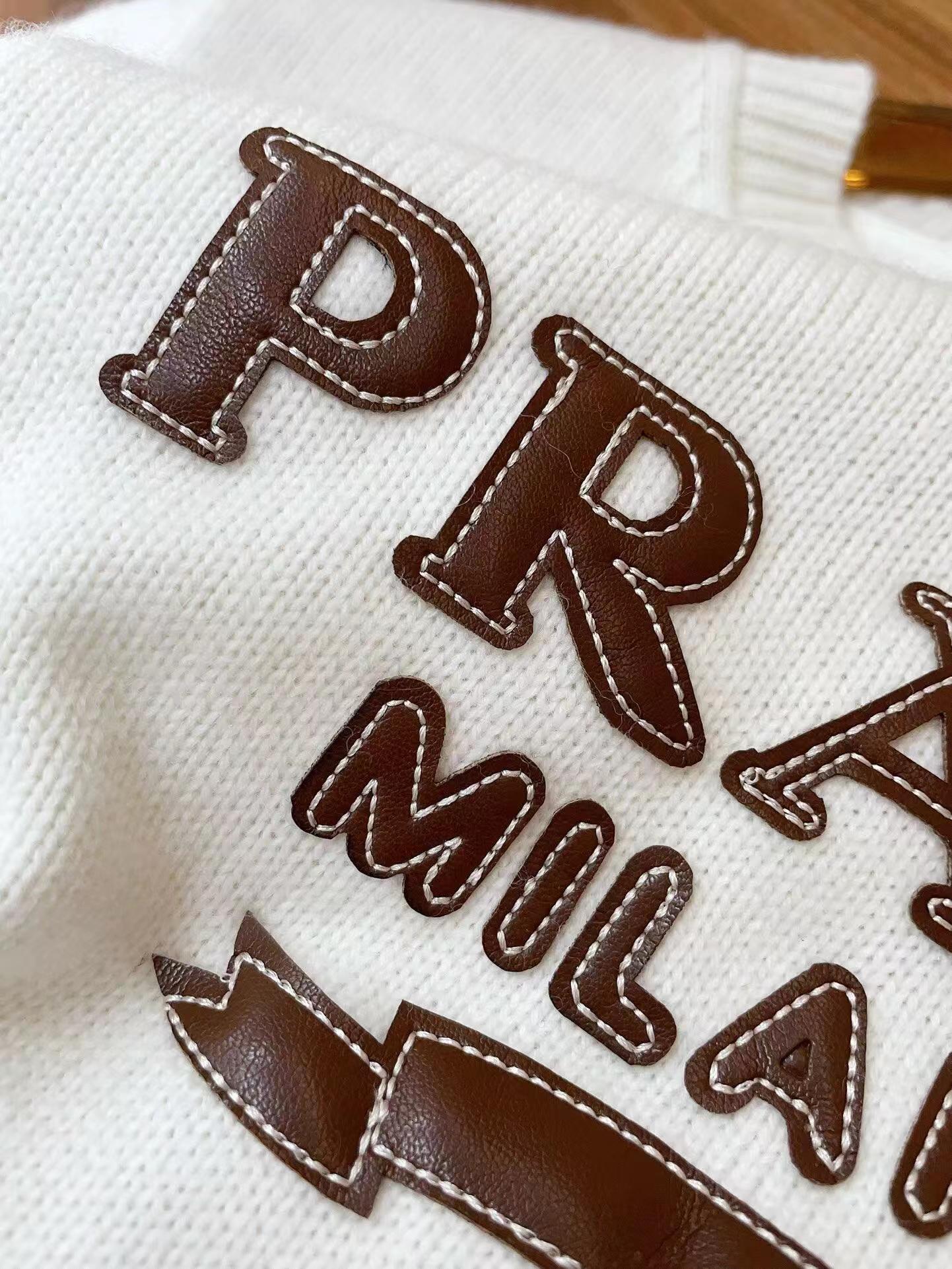 PRD neues Buchstabenlogo gehäkelt