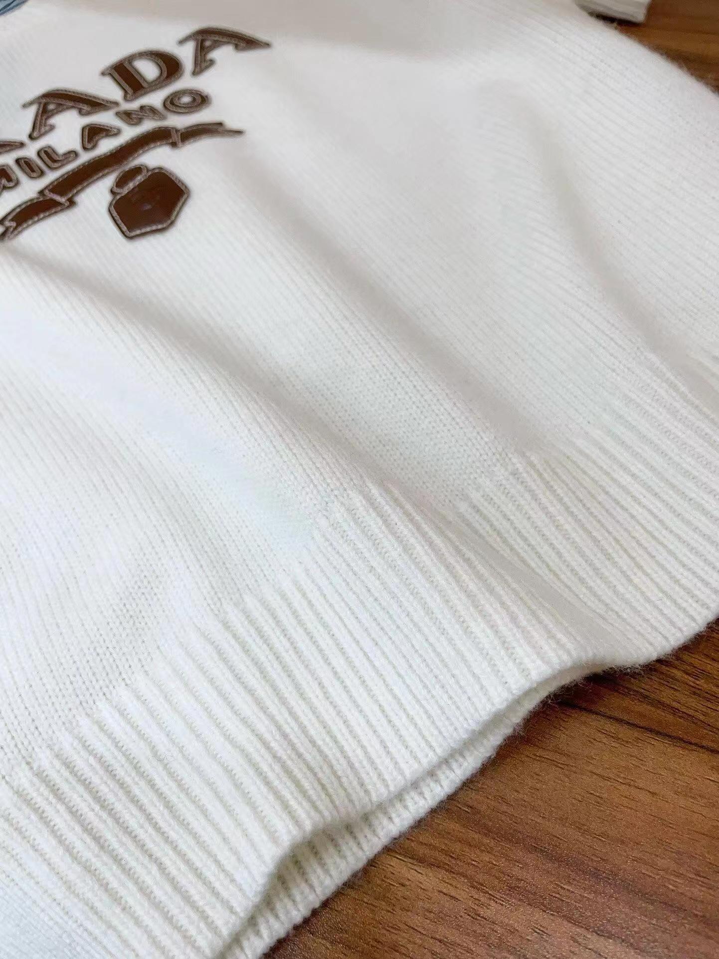 PRD neues Buchstabenlogo gehäkelt