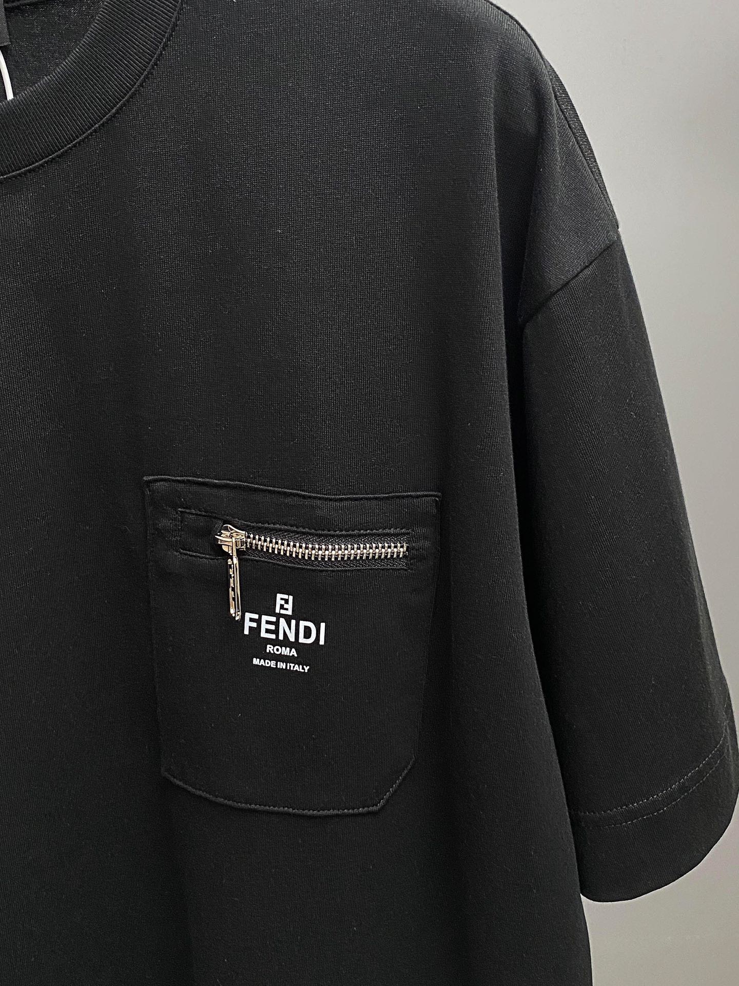 T-shirt avec poche poitrine 