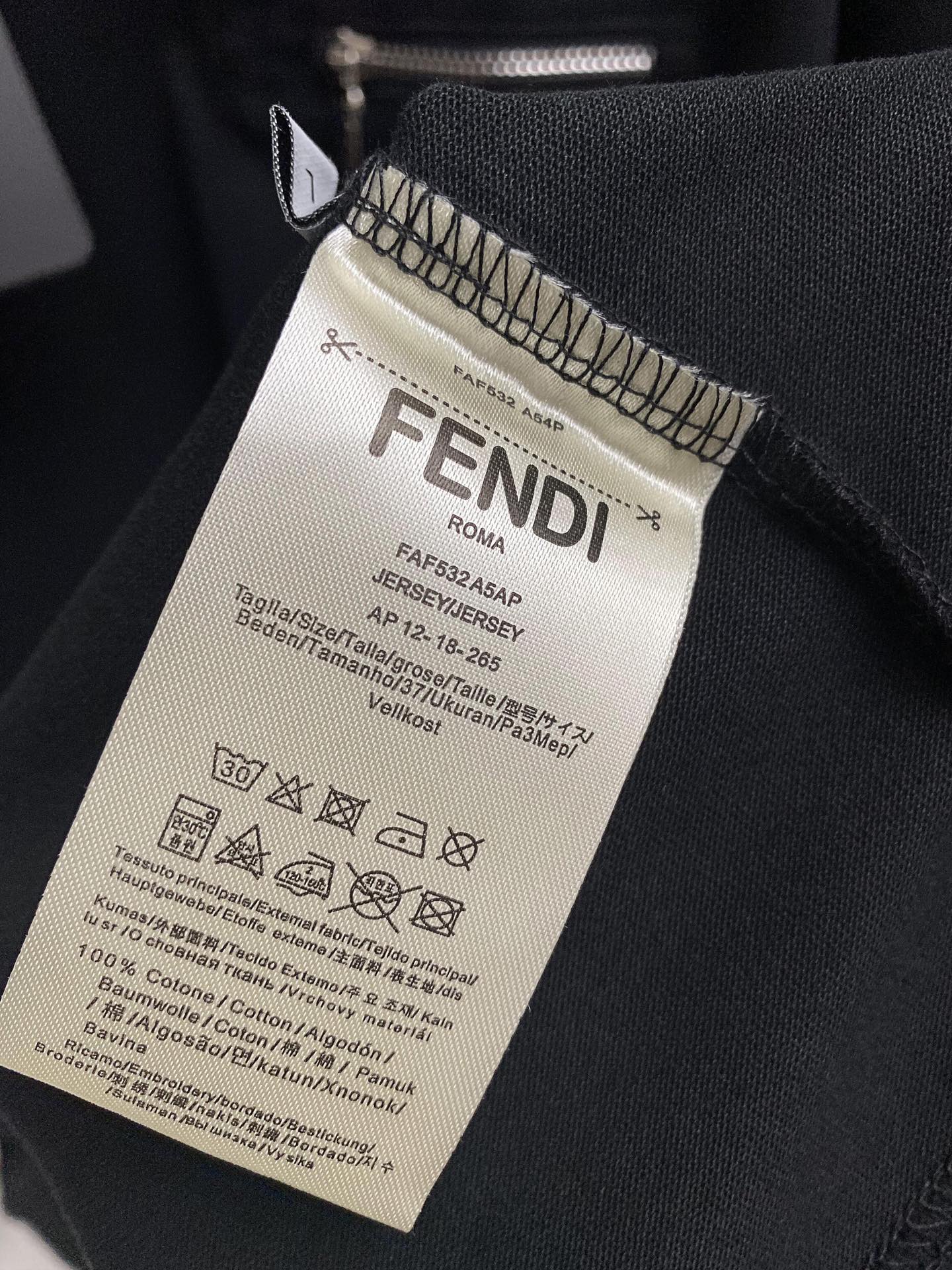 T-shirt avec poche poitrine 