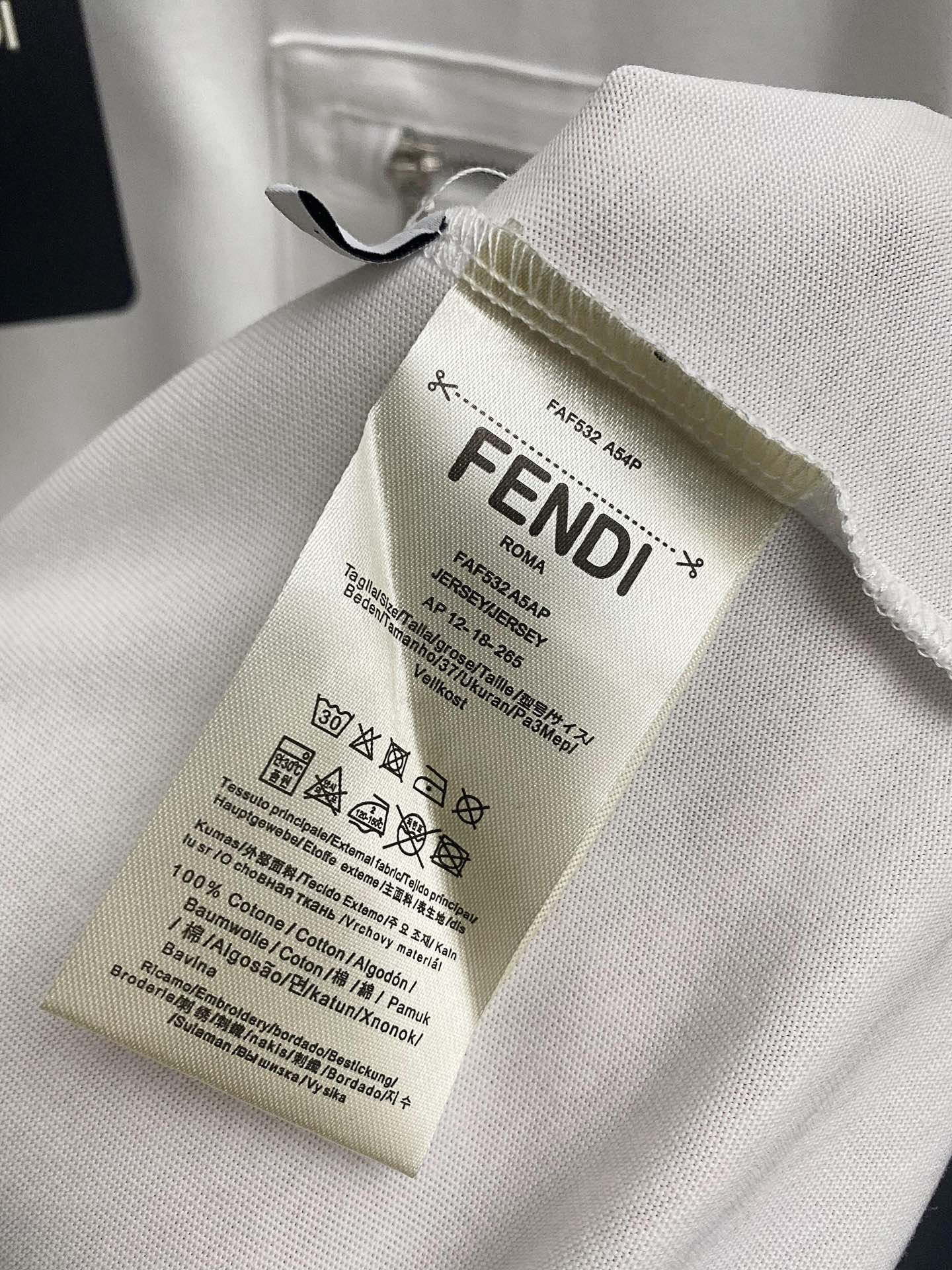 T-shirt avec poche poitrine 