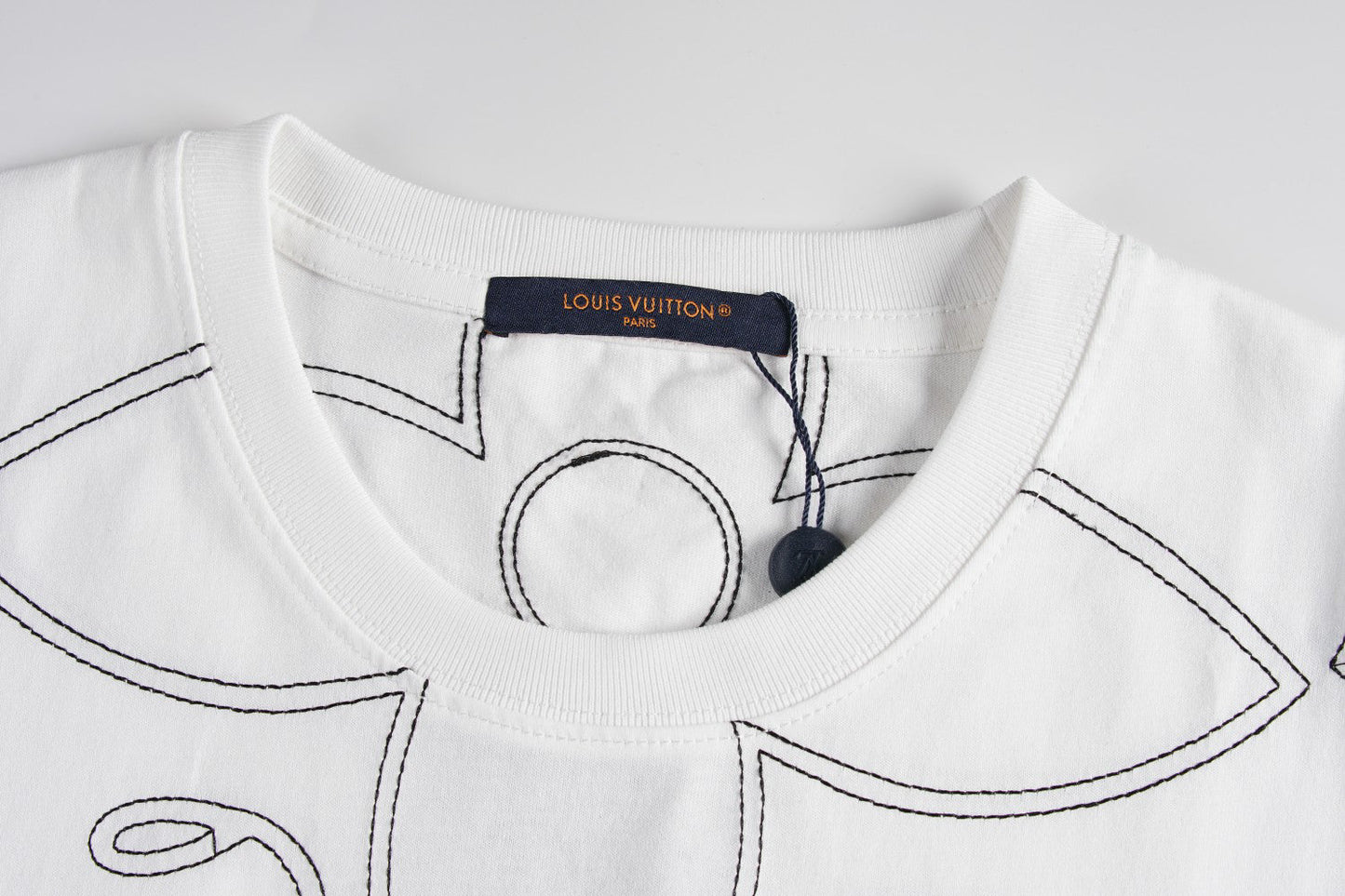 Linienbuchstabenstickerei 