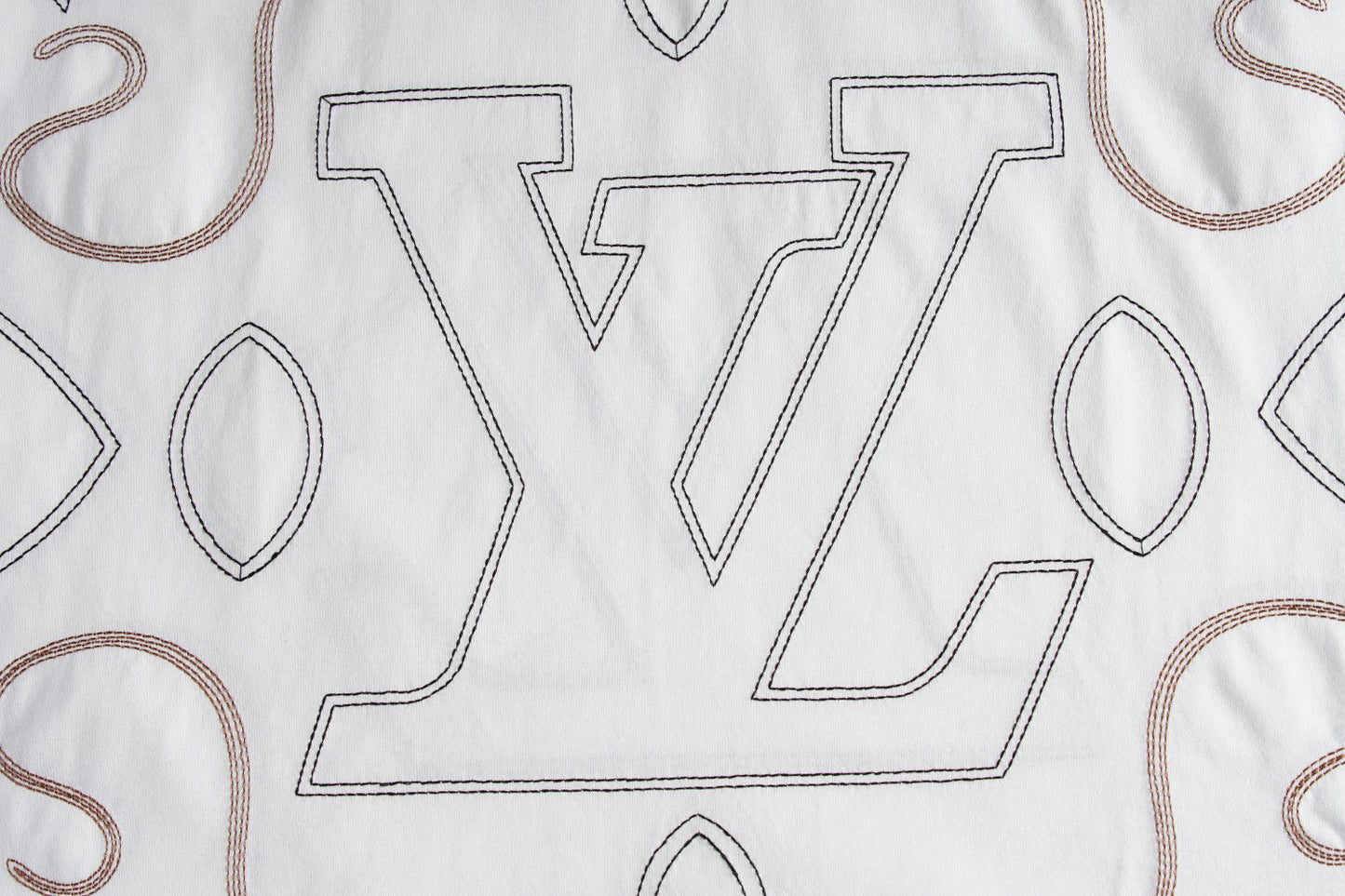 Linienbuchstabenstickerei 