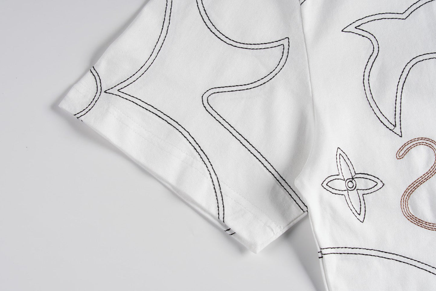 Linienbuchstabenstickerei 