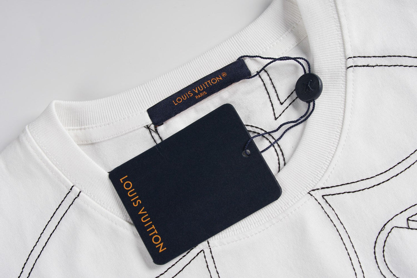 Linienbuchstabenstickerei 