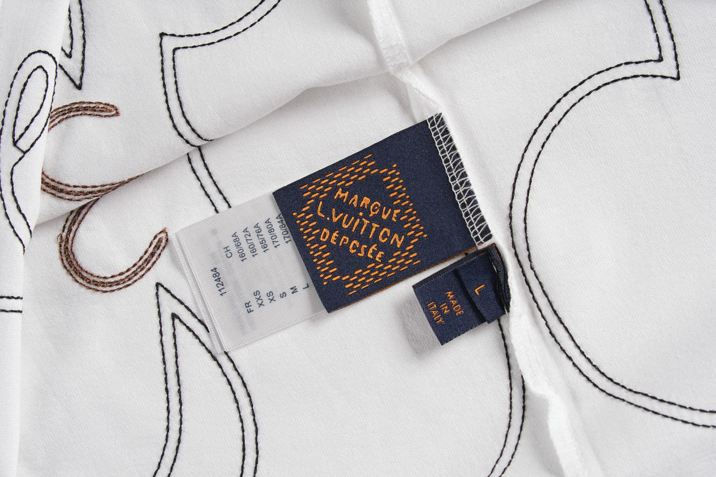 Linienbuchstabenstickerei 