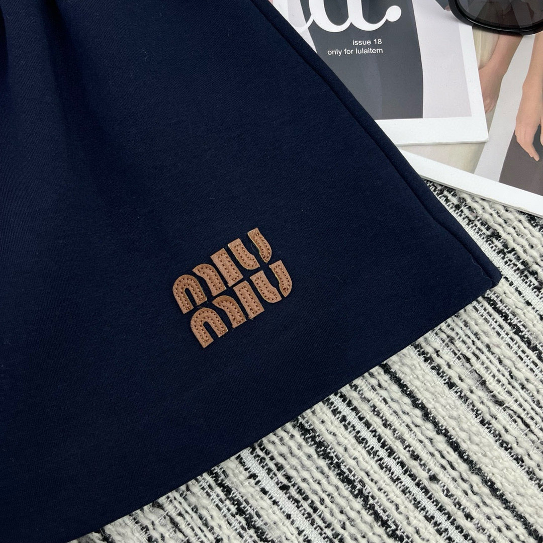 Neuer lässiger Revers-Rockanzug