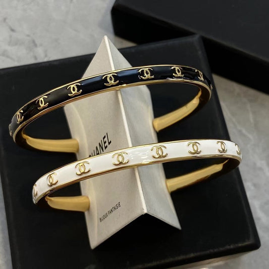 Nouveau bracelet fin avec logo