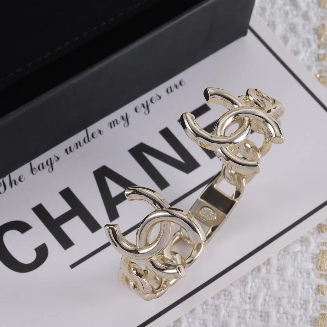 Neues halbgeschlossenes Logoarmband